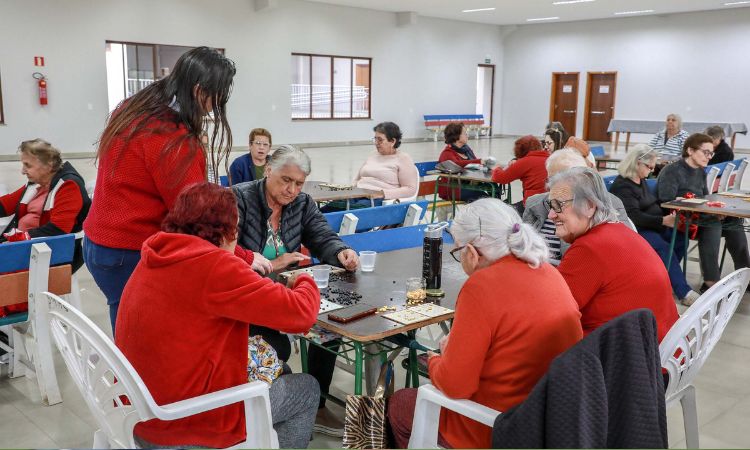 GOVERNO DO PARANÁ: Ratinho Junior assina decreto que cria bolsa para cuidadores de pessoas idosas