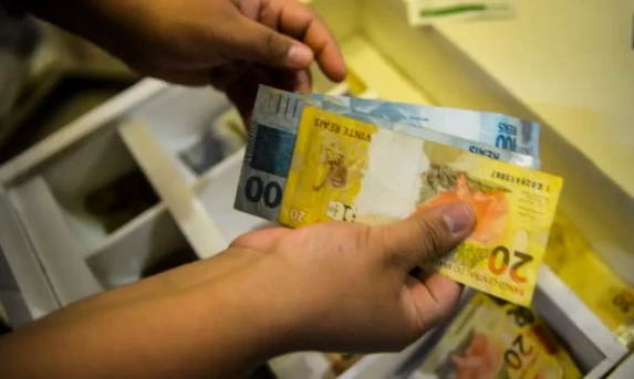 Governo propõe salário mínimo de R$ 1.630 em 2026