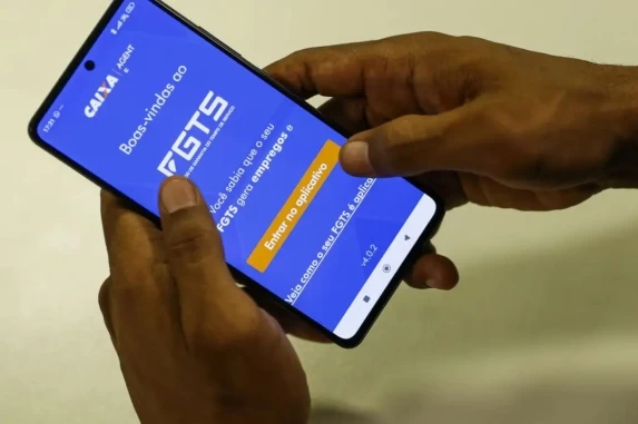 Governo Restringe Antecipação do Saque-Aniversário do FGTS para Frear Endividamento de Trabalhadores