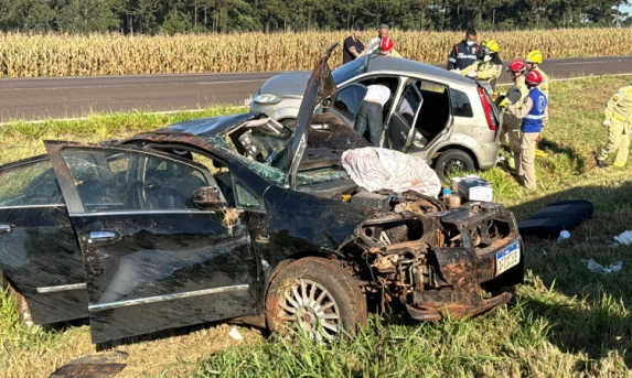 Grave acidente na BR-467 entre dois veículos deixa vários feridos.