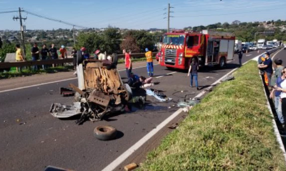Grave capotamento deixa motorista ferida na PRc 467 em Cascavel.