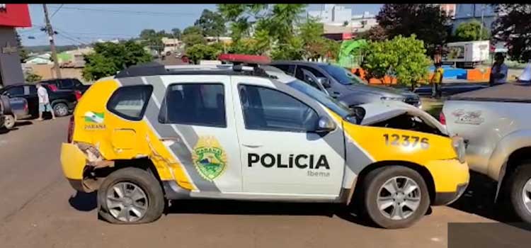 GUARANIAÇU: Acidente envolve viatura da PM e mais três automóveis