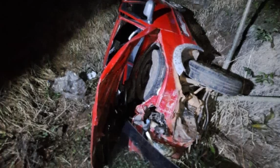 GUARANIAÇU: Colisão deixa condutor ferido no km 512 da BR-277 na comunidade do Paredão.