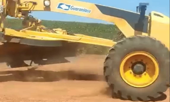GUARANIAÇU: Estrada de acesso ao Distrito de Guaporé recebe serviços de manutenção.
