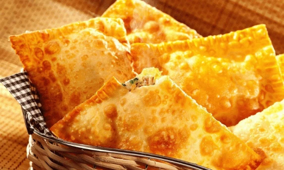 GUARANIAÇU: Estudantes do Curso de Formação de Docentes promovem pastelada para arrecadar fundos para formatura