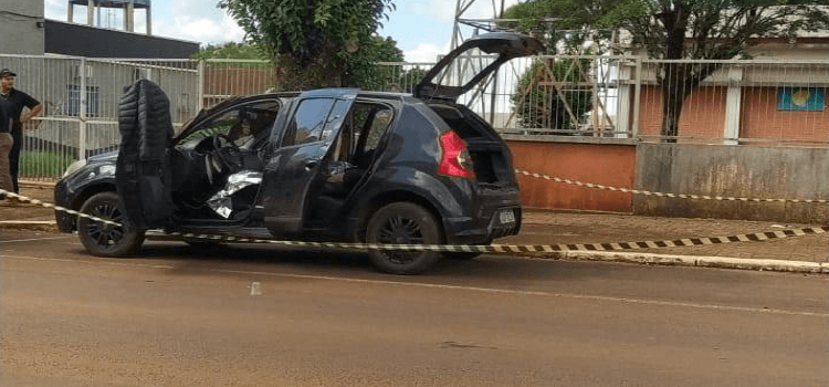 GUARANIAÇU: Homem é encontrado sem vida dentro de veículo no centro da cidade.