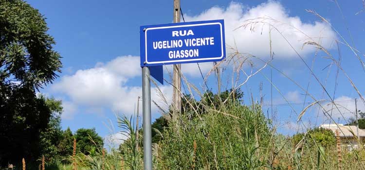 GUARANIAÇU: Moradores do Paris emitem nota solicitando aos proprietários de imóveis no bairro, a limpeza constante dos imóveis.