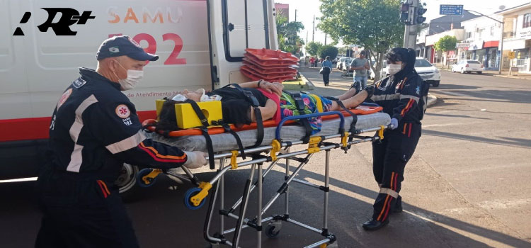 GUARANIAÇU: Mulher sofre ferimentos na mão e perna ao ser atropelada no centro da cidade.