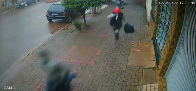 GUARANIAÇU: Relojoaria é assaltada por Jovens que acabam levando vários objetos.