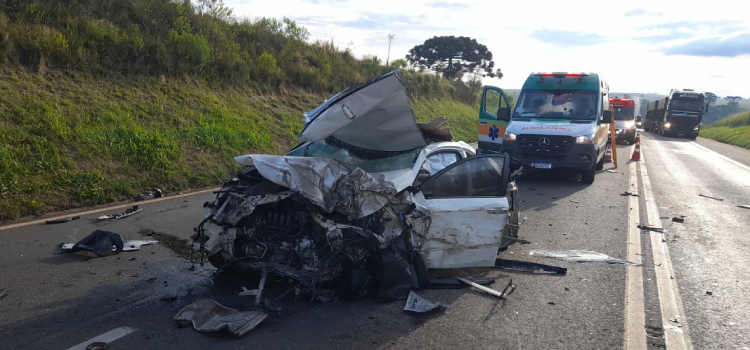 GUARAPUAVA: Gravíssimo acidente deixa cinco pessoas feridas na BR-277; duas crianças ficaram em estado grave.