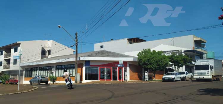 GUARANIAÇU: Sol o dia todo sem nuvens no céu. Noite de tempo aberto ainda sem nuvens.