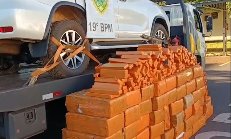 Hilux furtada em Cascavel é apreendida com mais de 2 toneladas de maconha em Toledo