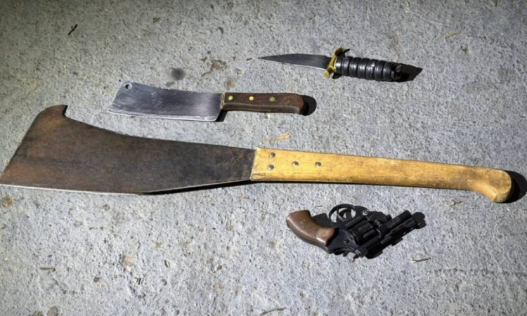 Homem Armado com Facão Ameaça Guardas Municipais e Acaba Preso em Maringá