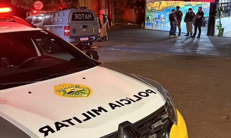 Homem é morto a tiros no bairro Universitário em Cascavel.