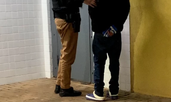 Homem é preso após agredir e importunar sexualmente a mãe em Santa Tereza do Oeste.