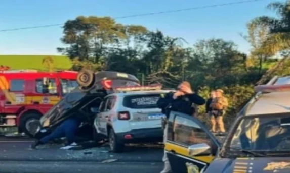 Homem morre após atingir viatura da PRF durante fuga.
