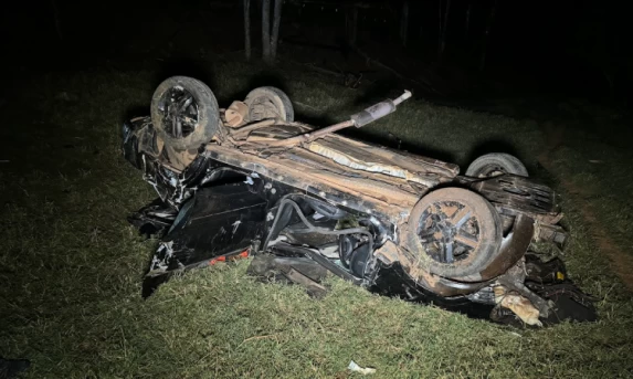 Homem morre após capotar carro na 158 em Marquinho.
