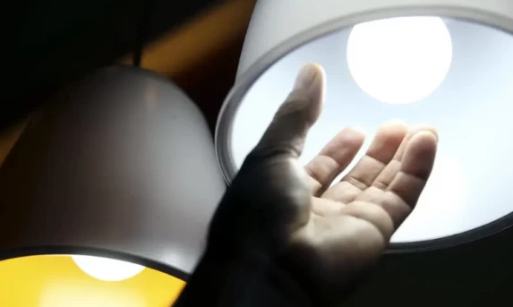 Impacto no Bolso: Aneel aprova revisão tarifária e conta de luz da Copel fica quase 21% mais cara a partir desta quarta (24)