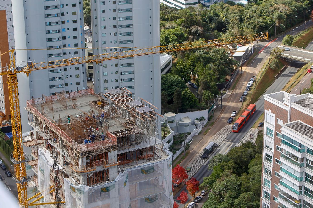 Indústria e Comércio em Alta: Agências do Trabalhador do Paraná Oferecem Mais de 23,4 Mil Vagas de Emprego