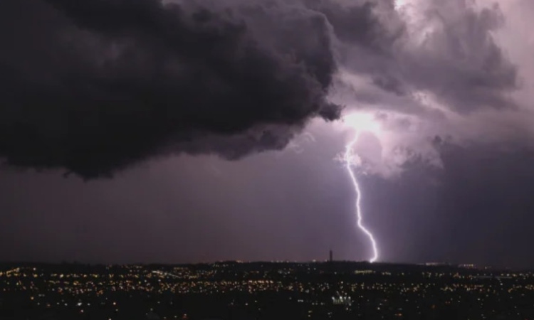 Inmet emite alerta vermelho de tempestade para mais de 50 municípios das regiões Oeste e Sudoeste do Paraná