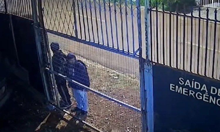 Ladrões invadem pátio de veículos no bairro Esmeralda, em Cascavel.