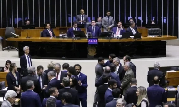 LEGISLAÇÃO: CÂMARA APROVA TEXTO-BASE DO PROJETO DE LEI ANTIFACÇÃO