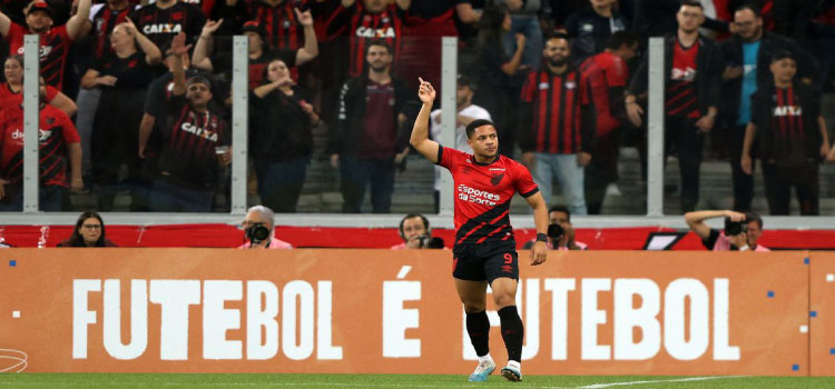 LIBERTADORES: Athletico-PR bate Galo por 2 a 1 em clássico brasileiro.