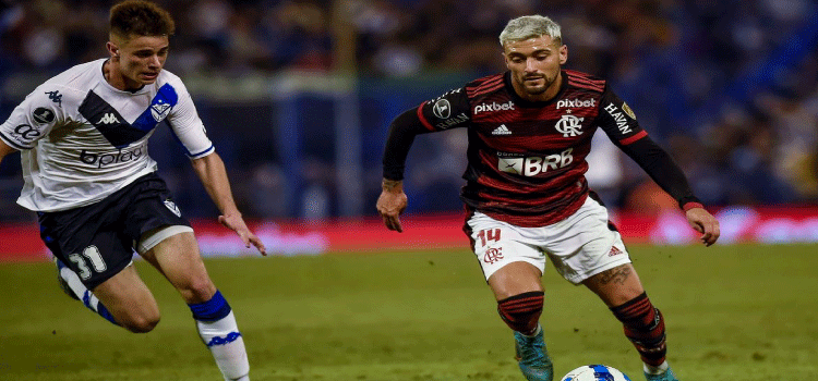 LIBERTADORES: Flamengo defende vantagem sobre Vélez por vaga na final.
