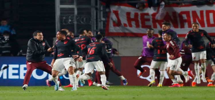 LIBERTADORES: Vitor Roque decide e Athletico-PR está na semifinal.