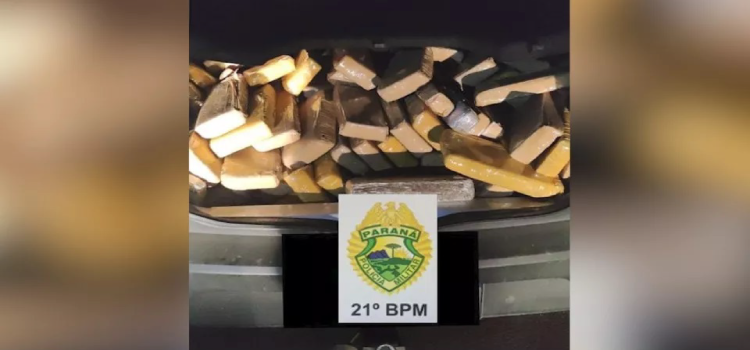 MARMELEIRO: Jovens são presos com carro roubado e 103kg de maconha.