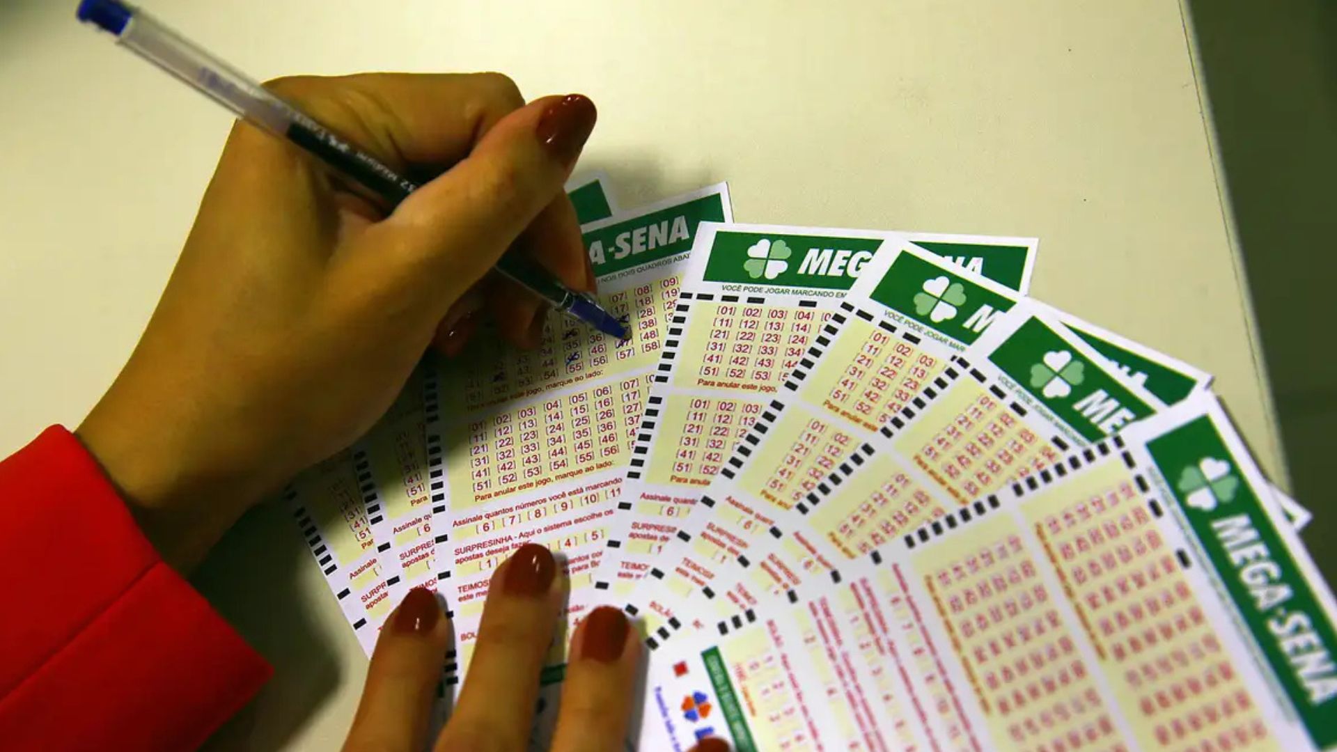 MEGA-SENA ACUMULADA SORTEIA R$ 44 MILHÕES NESTE SÁBADO!