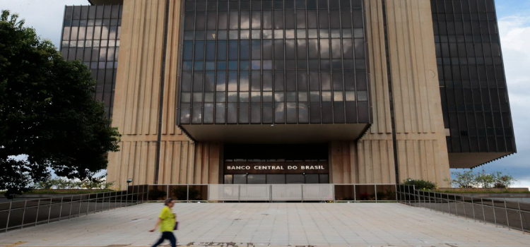 Mercado financeiro eleva projeção de inflação para este ano.