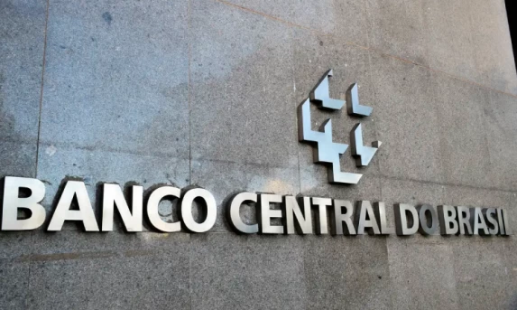 Mercado financeiro reduz previsão da inflação para 5,2%