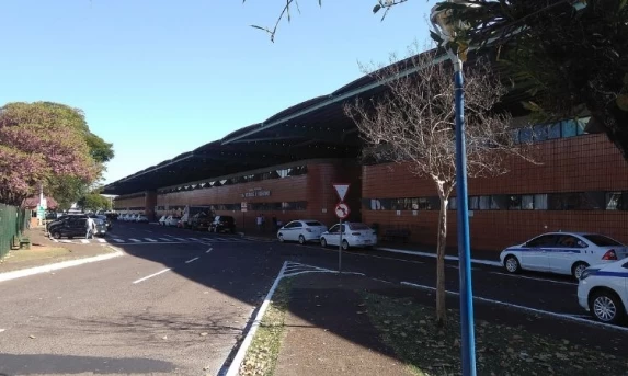 Morador de rua é detido após agredir jovem a tijoladas perto da rodoviária de Cascavel