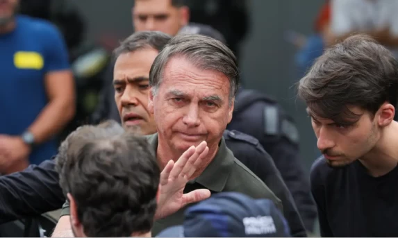 Moraes Mantém Prisão Domiciliar de Bolsonaro por 