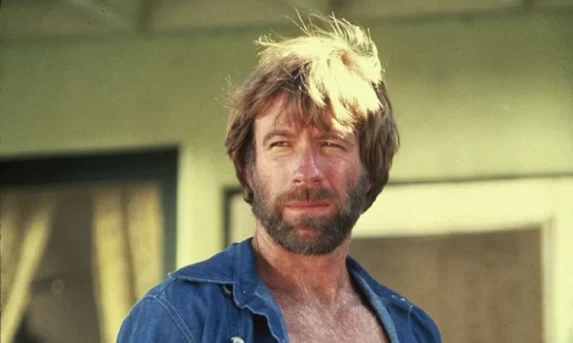Morre aos 86 anos Chuck Norris, ícone das artes marciais e lenda do cinema de ação