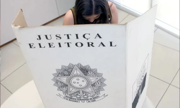 Mulheres são 53% do eleitorado do Paraná; veja propostas dos candidatos para o público feminino
