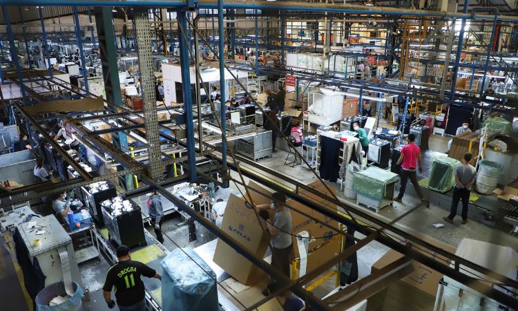 Oportunidade: Paraná inicia a semana com mais de 20 mil vagas de emprego; região de Cascavel é destaque