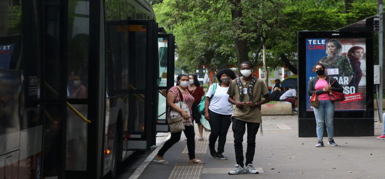 PANDEMIA: Brasil registra 18,8 mil novos casos e 142 óbitos por covid-19.