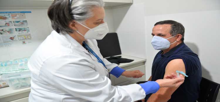 PANDEMIA: Paraná vai aplicar 4ª dose contra a Covid-19 nas pessoas a partir de 50 anos.