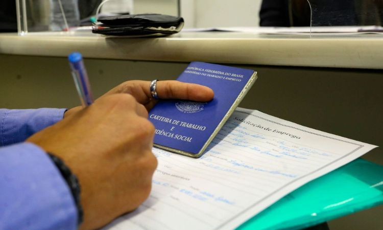 Paraná abre a semana com mais de 19 mil vagas de trabalho; Cascavel lidera no interior