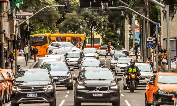 Paraná com o Menor IPVA do Brasil: Redução da Alíquota Impulsiona Aumento de 34,2% nos Emplacamentos de Veículos