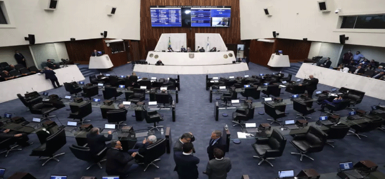 PARANÁ: Deputados aprovam aumento de ICMS.