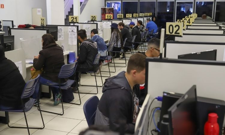 PARANÁ É CAMPEÃO NACIONAL EM EMPREGOS: ESTADO LIDEROU CONTRATAÇÕES VIA AGÊNCIAS DO TRABALHADOR EM 2025