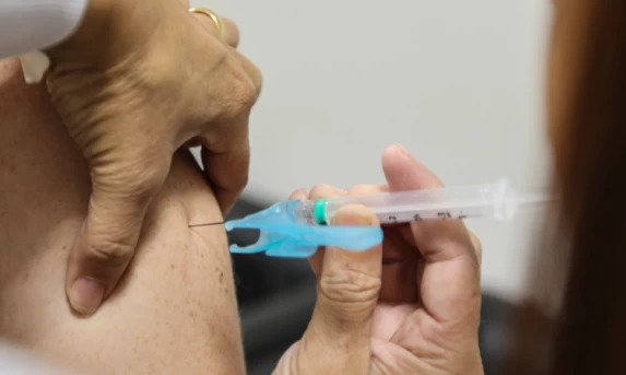 Paraná encerra estado de alerta para síndromes respiratórias com estratégia de vacinação