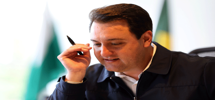 PARANÁ: Governador anuncia antecipação do 13º salário e da folha de dezembro dos servidores.