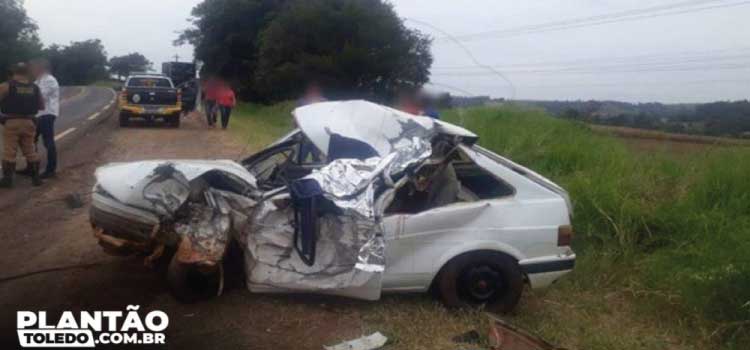 PARANÁ: Homem morre, mulher e duas crianças ficam feridas em grave acidente na PR-281.