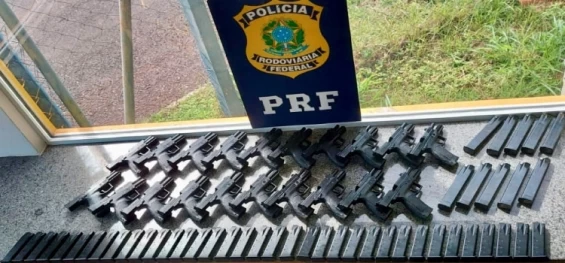 PARANÁ: PRF prende casal com 20 pistolas turcas.