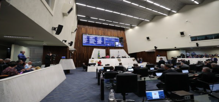 PARANÁ: Projeto que prevê aumento real no Salário Mínimo Regional é aprovado em 2º turno.