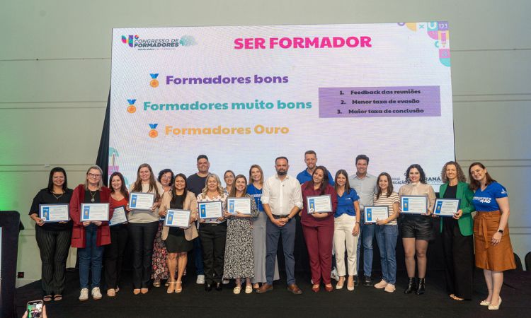Paraná reúne 800 professores em congresso para fortalecer formação continuada